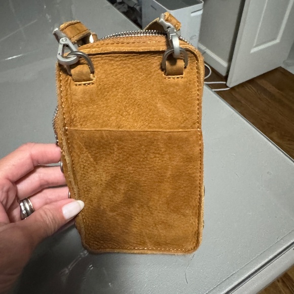 Hammitt Cell phone cross body bag in pebbled leather - Picture 3 of 5